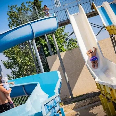 Zecamping 4 Etoiles 3km Piscine Animaux Acceptes Club Enfant Animations Camping