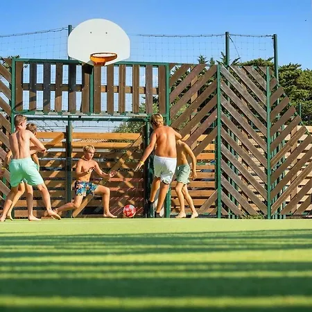 Camping Zecamping 4 Etoiles 3km Piscine Animaux Acceptes Club Enfant Animations