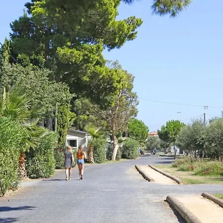 Zecamping 4 Etoiles 3km Piscine Animaux Acceptes Club Enfant Animations Camping