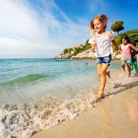 Zecamping 4 Etoiles 3km Piscine Animaux Acceptes Club Enfant Animations 4*